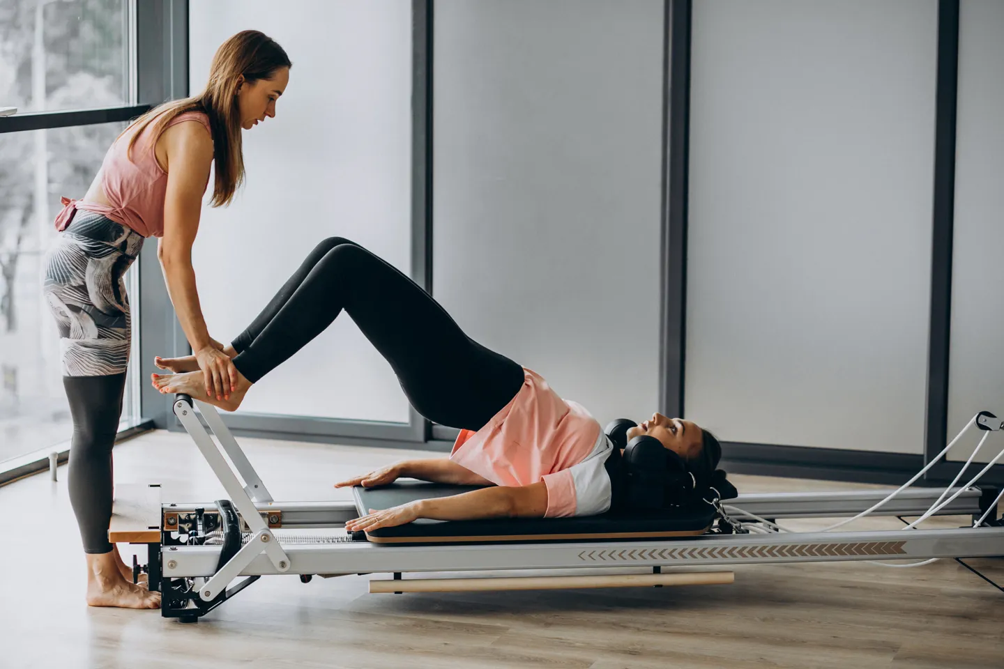 Think Pilates México - PROMO ABRIL 🙌🏻 Clases presenciales ¡2x1 ½ en tu  paquete! 2 meses al precio de 1 ½. En total llévate: 💪🏼24 sesiones a  $2,100 para 2 meses. 💪🏼32